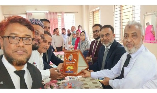 নবাগত সিনিয়র জেলা ও দায়রা জজকে উষ্ণ সংবর্ধনায় বরণ করলো কুমিল্লা আইনজীবী সমিতি